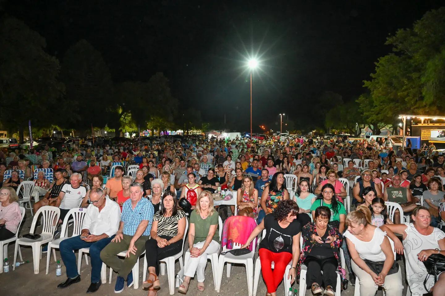 La Banda Sinfonica y Maximiliano Olmos se presentaron en Parque Romero