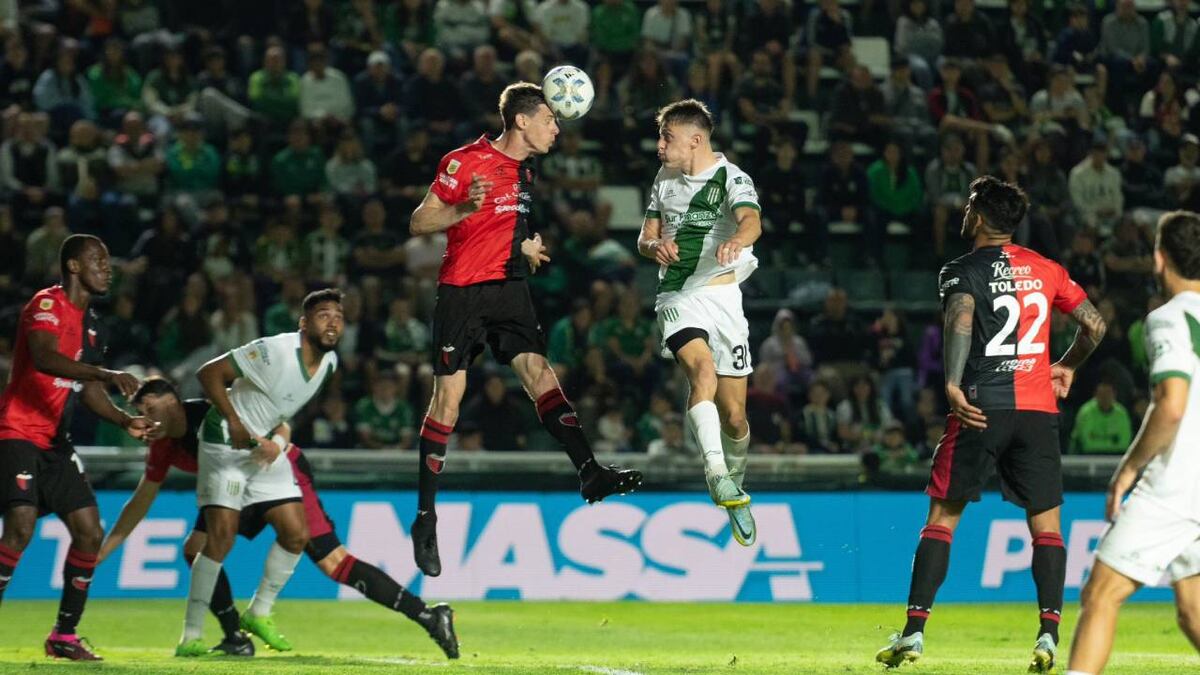 Banfield hundió a Colón en la zona de descenso con un gol agónico de Milton Giménez