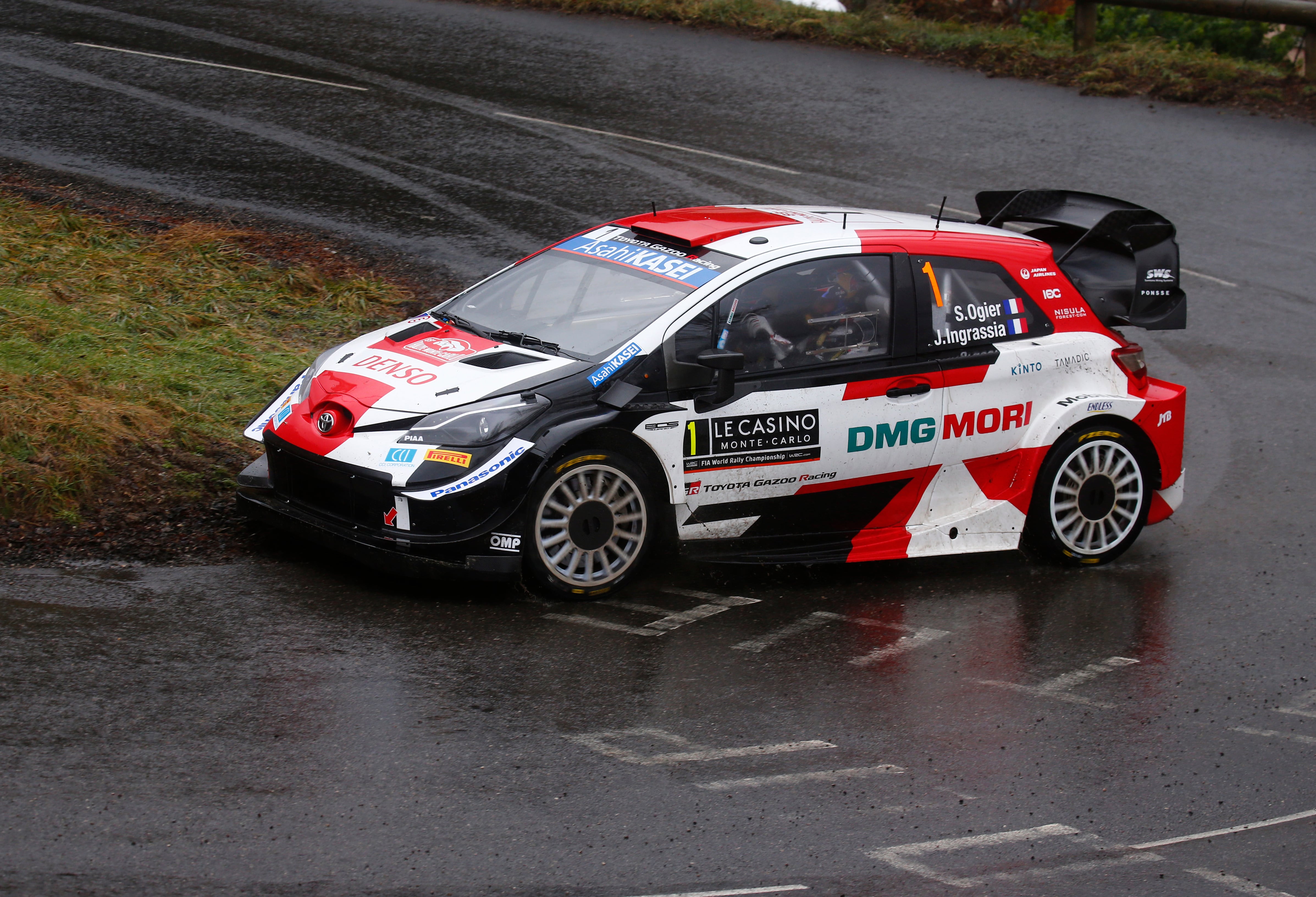 El siete veces campeón mundial Sebastien Ogier, al comando de su Toyota Yaris WRC.