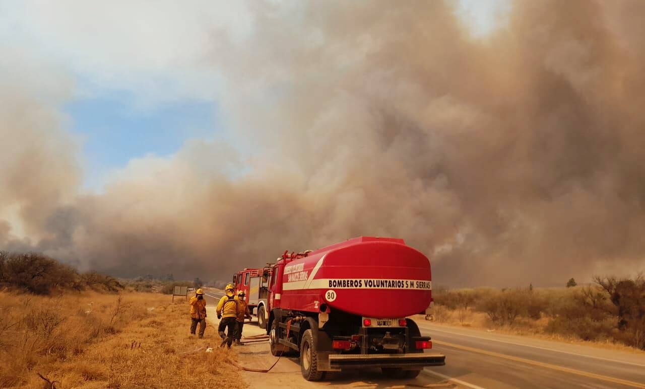 San Esteban y Dolores en riesgo extremo por los incendios en cercanías de Capilla del Monte.