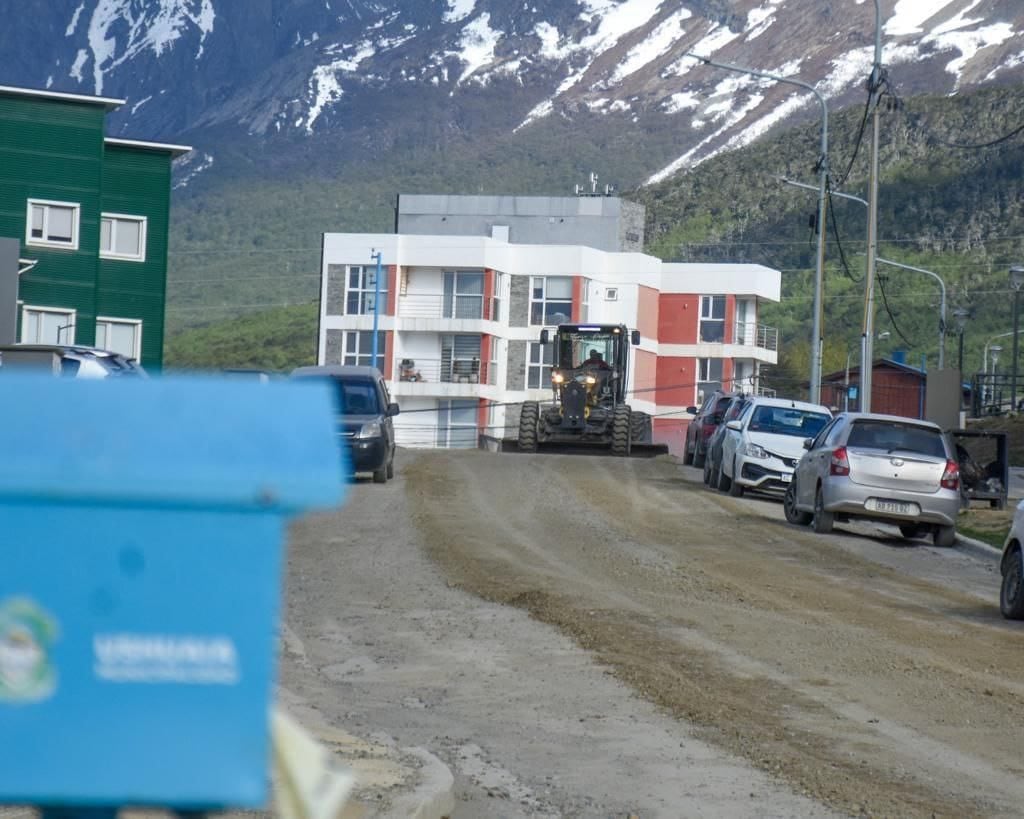 Ushuaia: realizan mejoras en calle Quinquela Martín del barrio PROCREAR