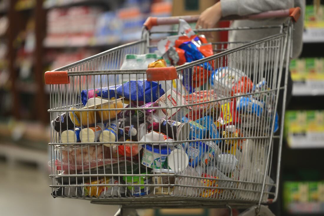 Compras en el supermercado Libertad precios inflación gondolas alimentos productos de limpieza 13 abril 2022 foto Javier Ferreyra