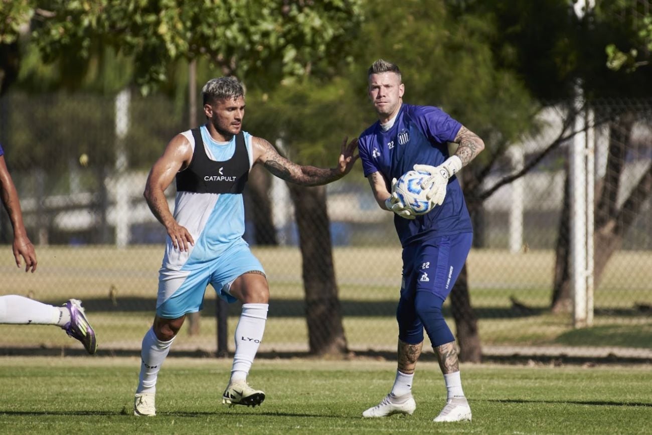 Racing de Nueva Italia se midió ante Talleres en un amistoso. (Prensa Talleres)