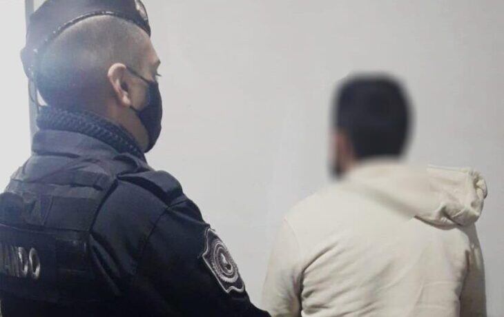 Terminó detenido por ejercer violencia contra su madre.