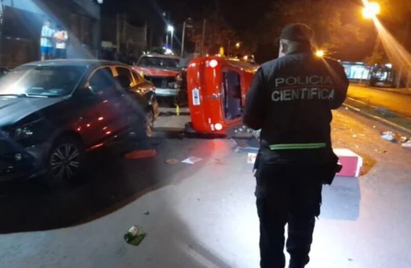 Alcohol al volante: chocó, volcó y se negó a recibir atención médica.