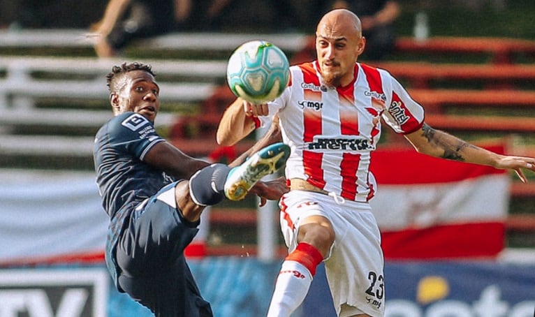 Independiente Rivadavia se quedó con triunfo importante en Uruguay al derrotar 1-0 a River de Montevideo.