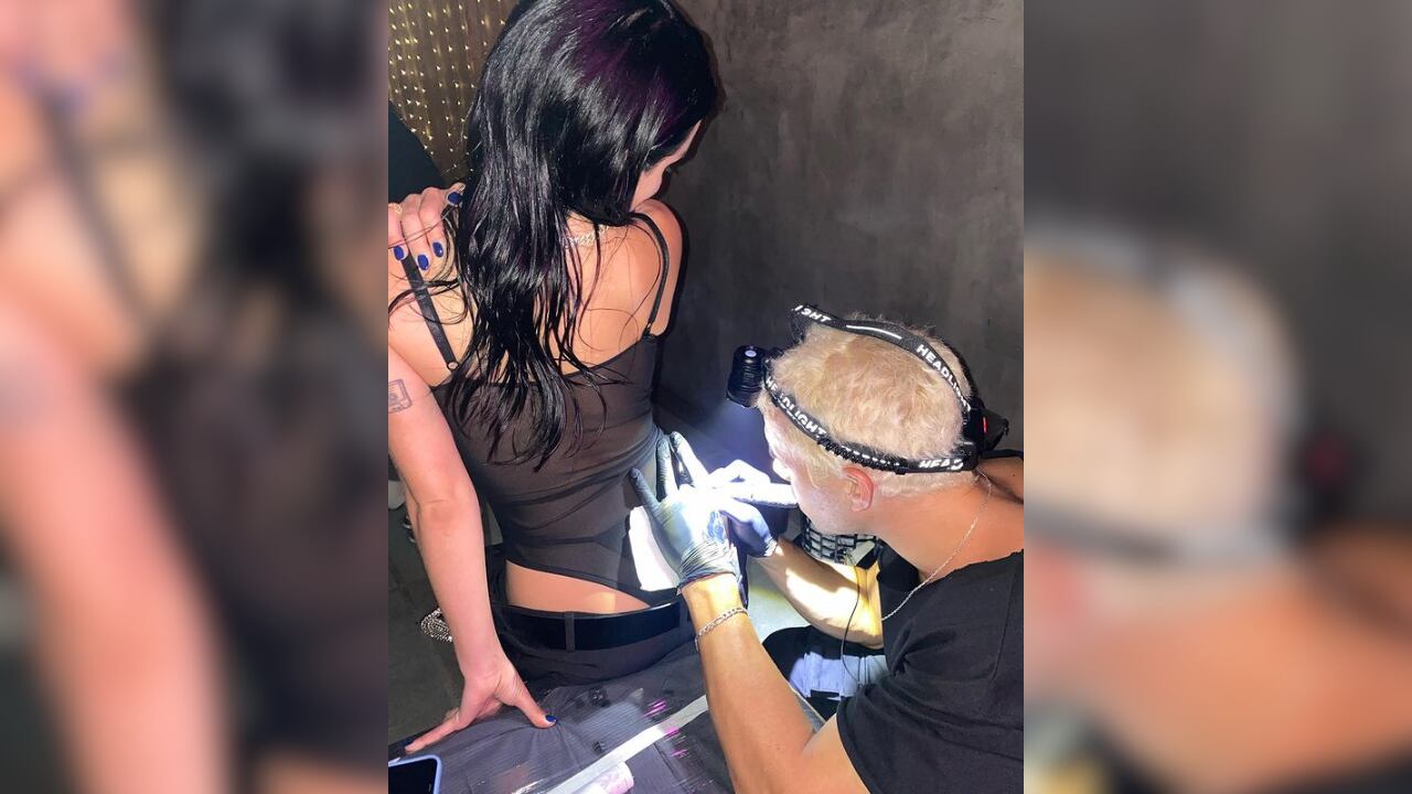 Lali Espósito se tatuó en el casamiento de unos amigos.