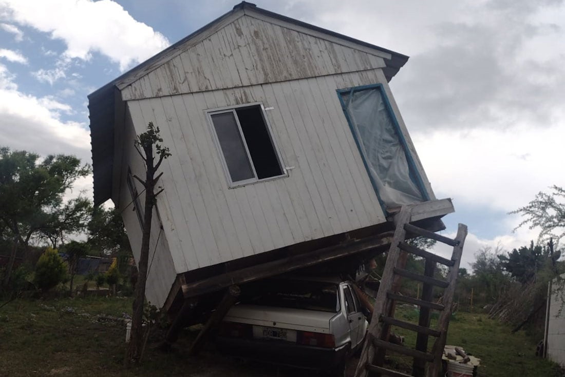 Embalse. Se desplomó una casa por la tormenta (Bomberos).