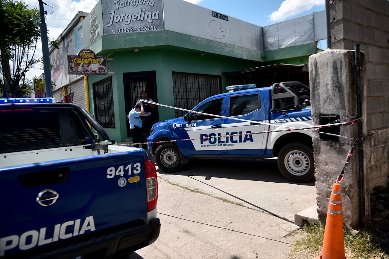 Comerciante respondió con su propia arma de fuego un asalto avenida Donato Álvarez al 7.700, Córdoba, matando a dos ladrones. (Pedro Castillo / La Voz)