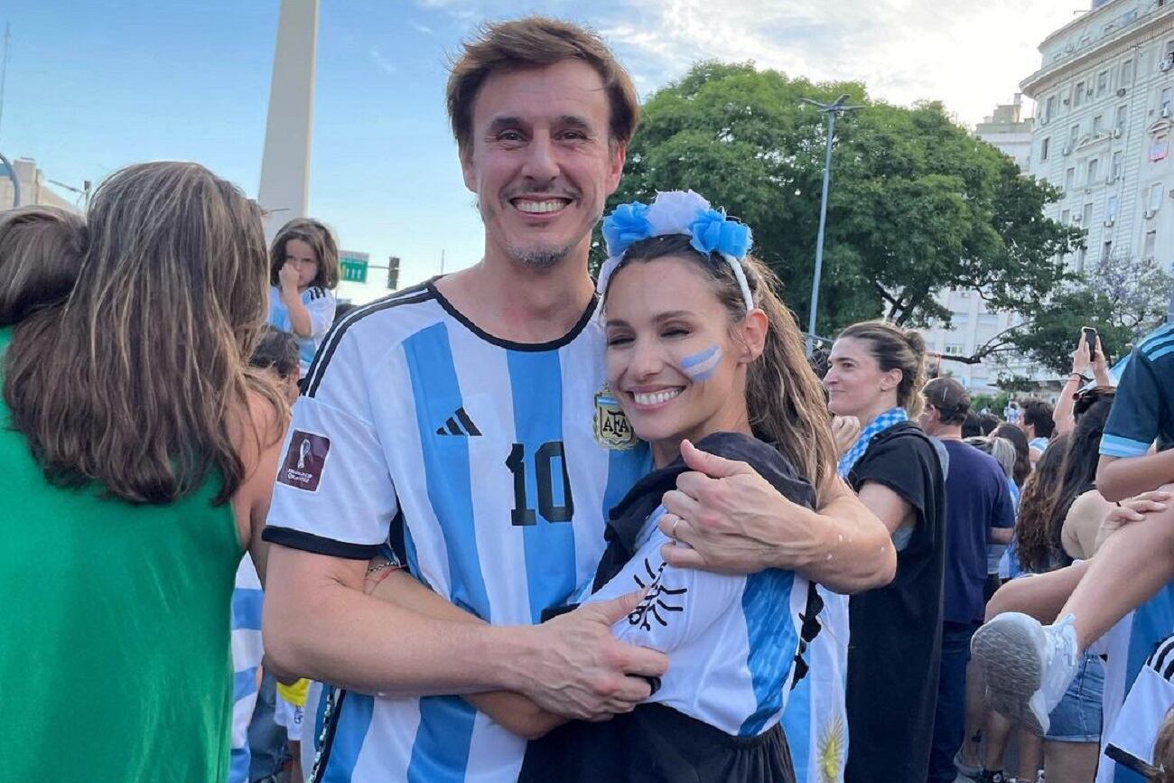 Pampita, Roberto García Moritán, familia y fans en el Obelisco tras el triunfo argentino. (Instagram Roberto García Moritán)