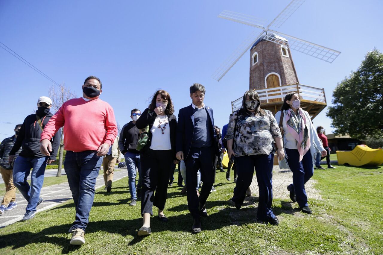 Axel Kicillof en su visita a Tres Arroyos con referentes del Frente de Todos