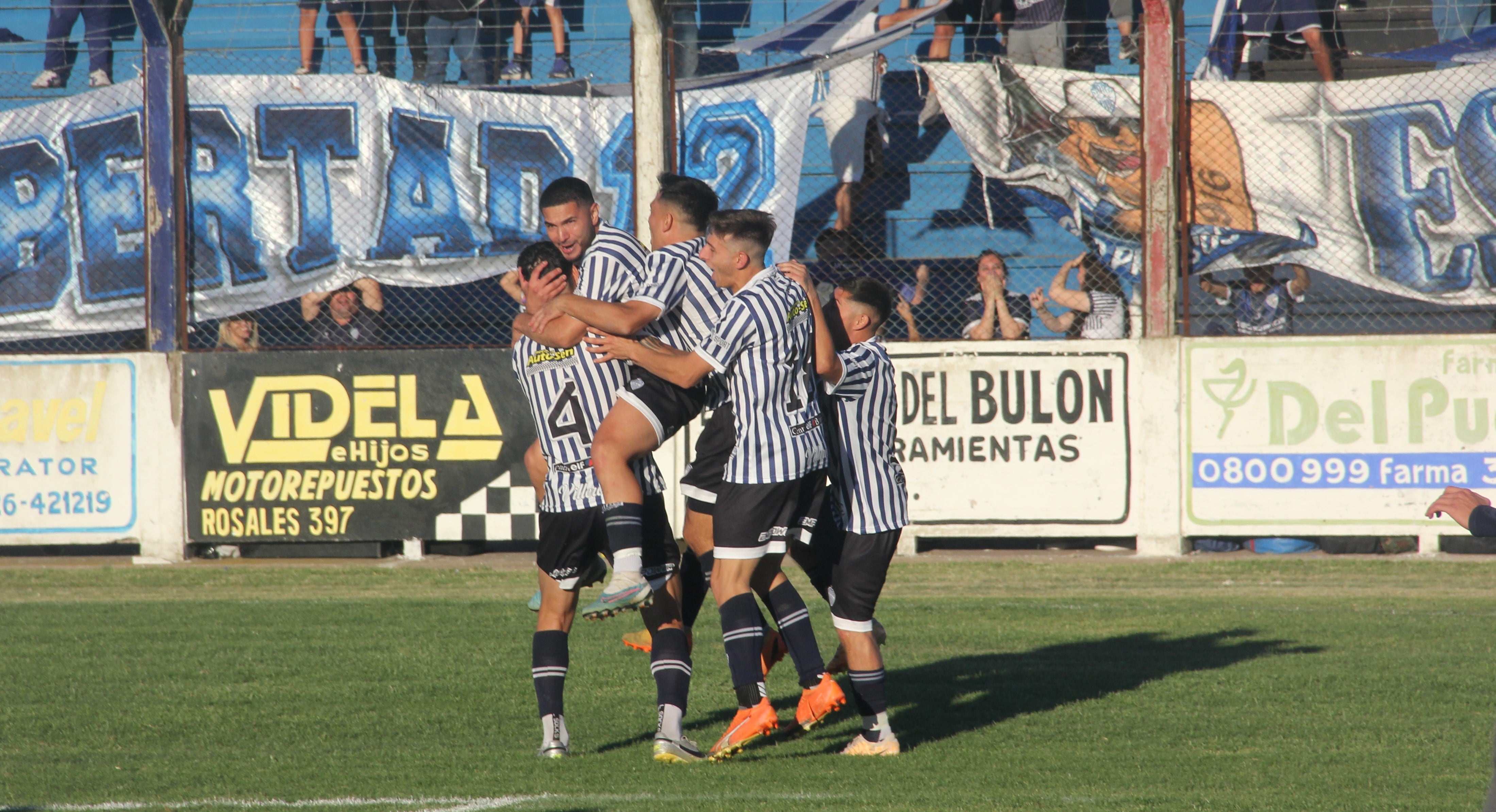 Libertad festeja. Derrotó por penales a Rosario.