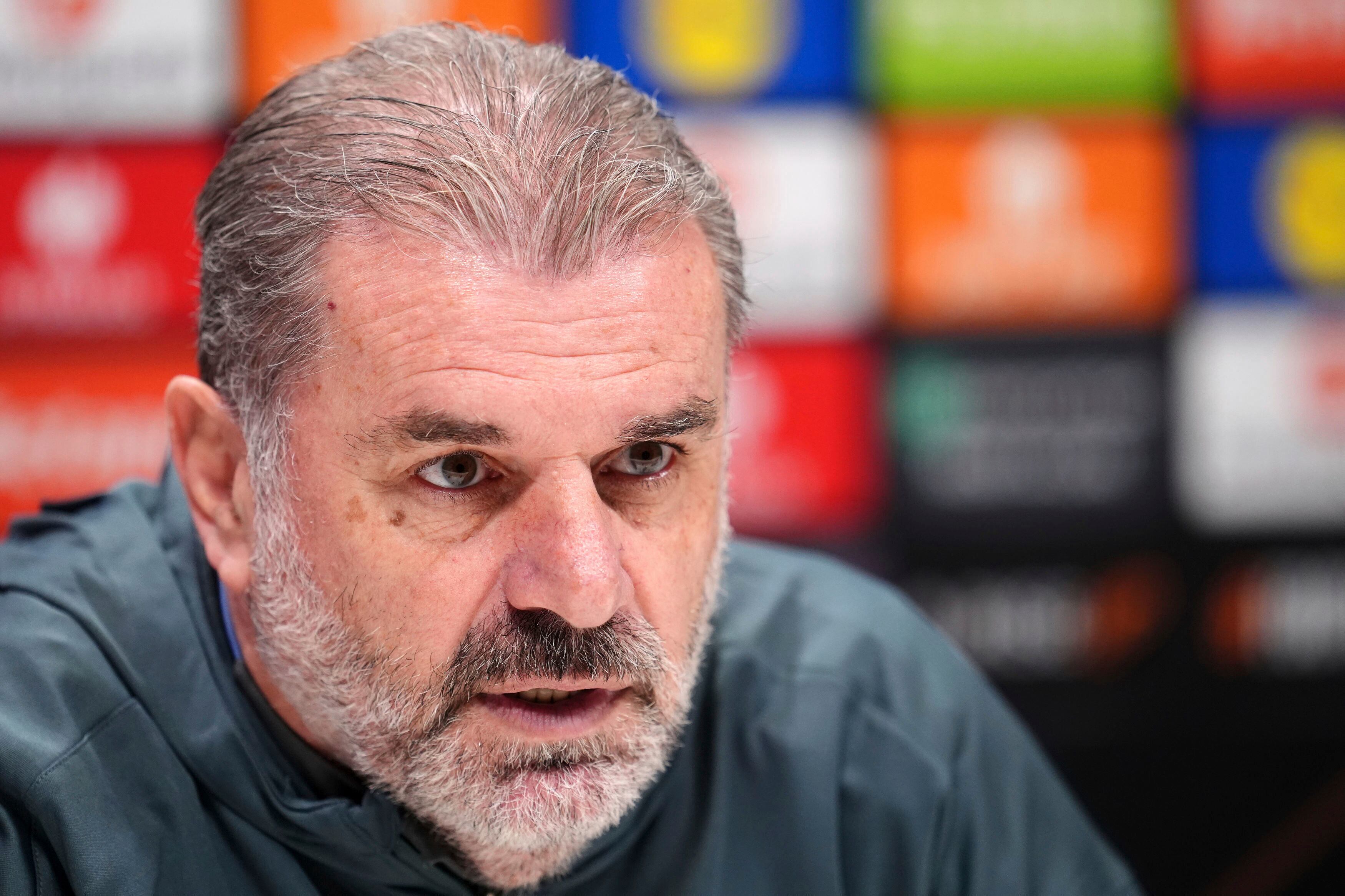 El técnico de Tottenham Ange Postecoglou durante una rueda de prensa, el miércoles 29 de enero de 2025, previo al partido contra Elfsborg en la Liga Europa. (Adam Davy/PA vía AP)