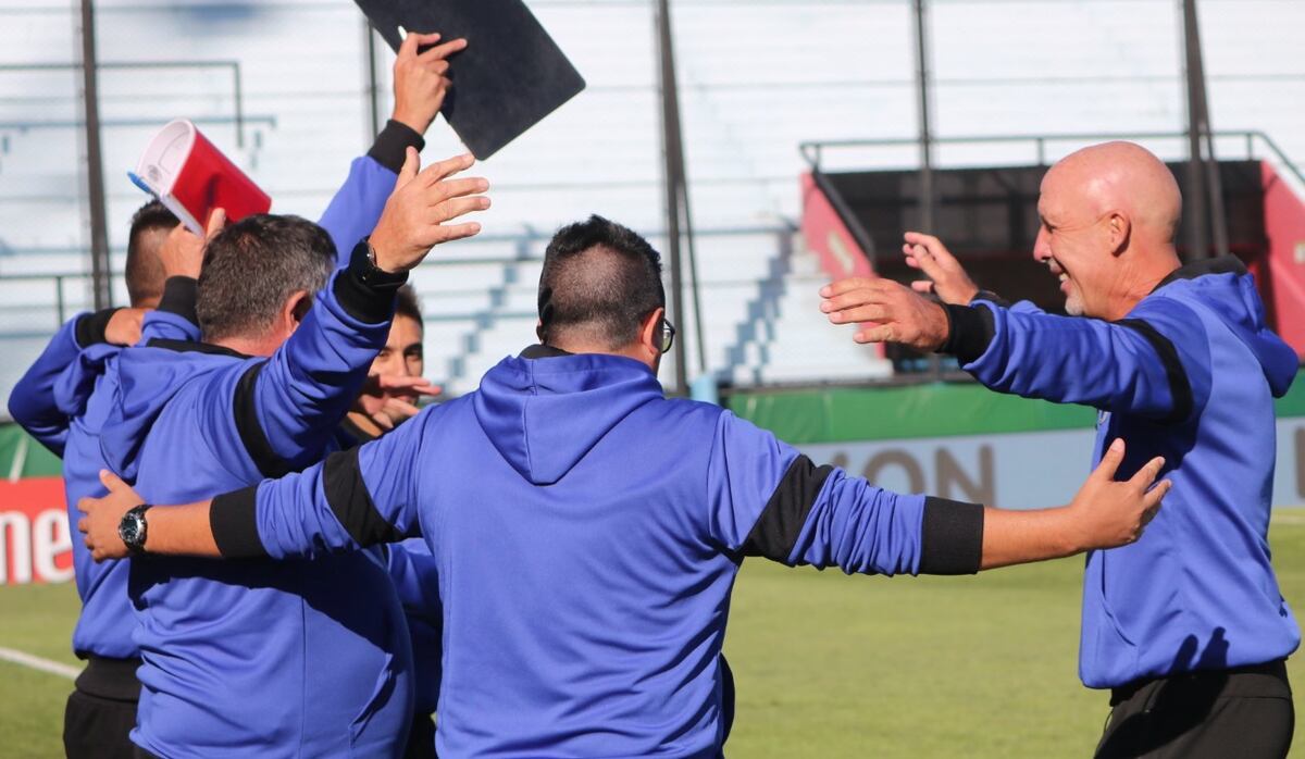 Godoy Cruz festeja con “Don Gato” y su Pandilla: qué dijo el técnico luego de volver a ganar