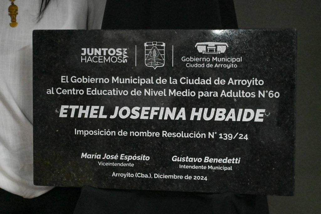 Imposición del nombre «Ethel Josefina Hubaide» al CENMA N° 60 en Arroyito