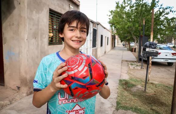 Lisandro (10) arquero con pierna ortopédica que se destaca en Unión de San Juan.