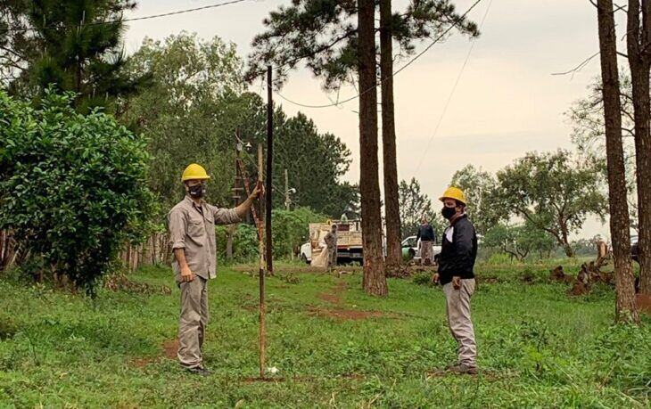 Energía de Misiones se encuentra en obras en el barrio El Porvenir II de Posadas.