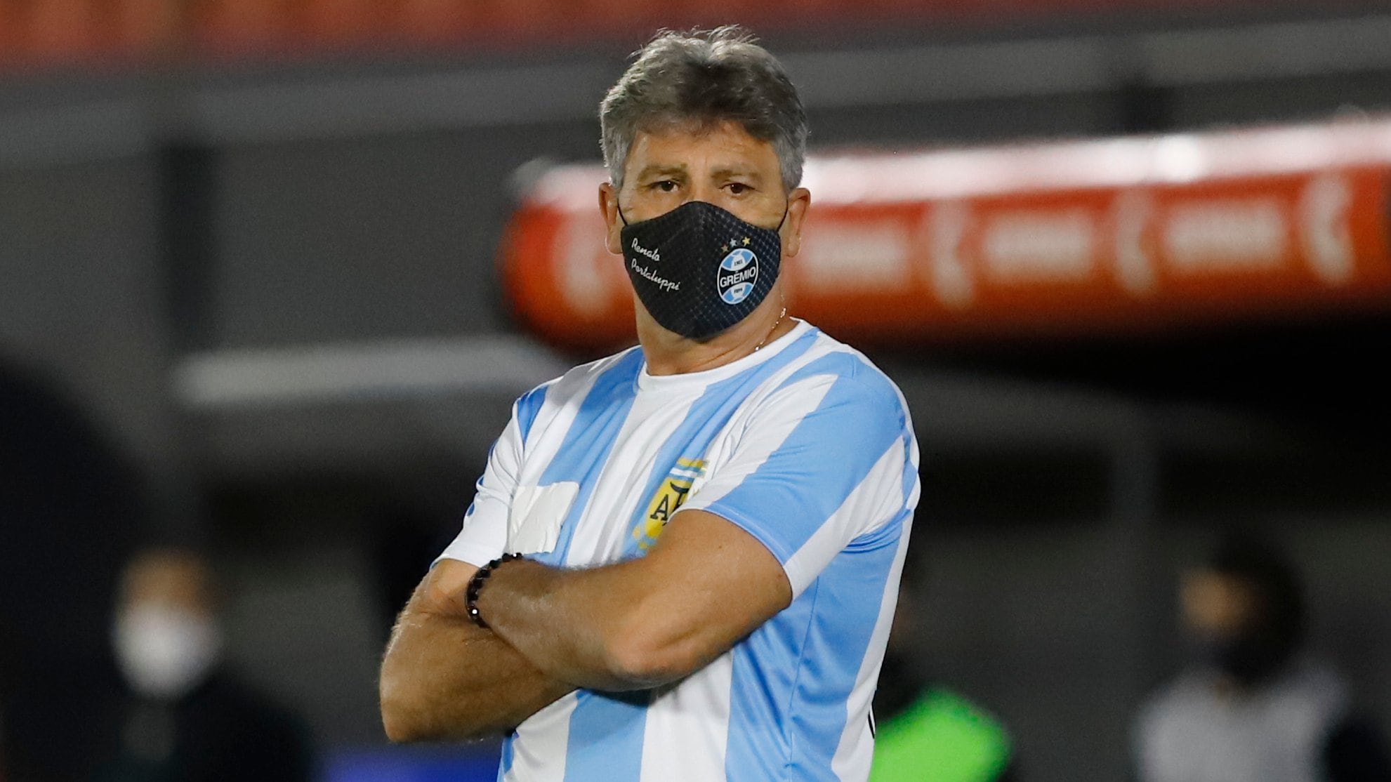 Renato Gaúcho y su camiseta homenajeando a Maradona en un partido de la Copa Libertadores. / Gentileza.