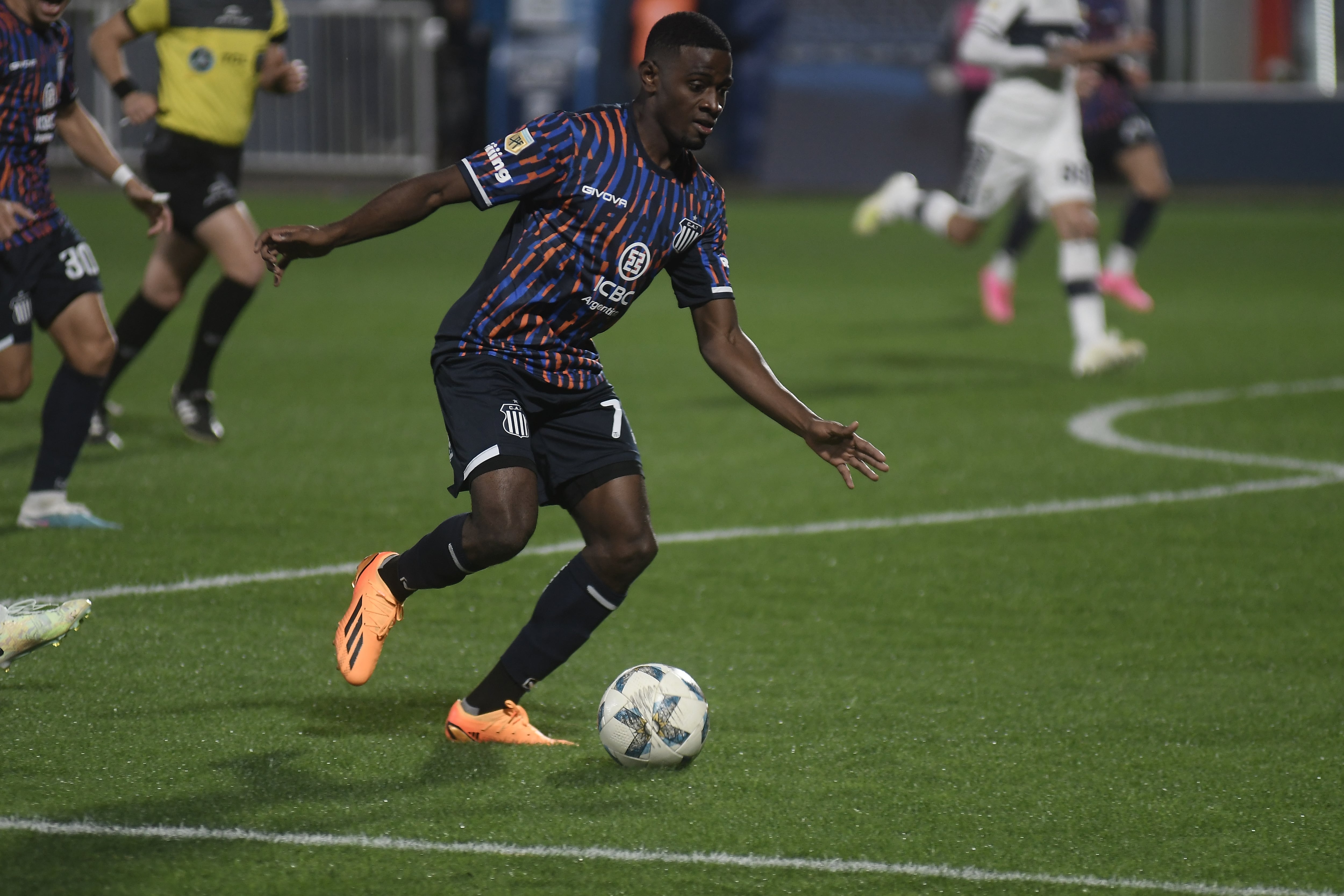 Talleres en su debut ante Gimnasia en La Plata. (Federico López Claro / La Voz).