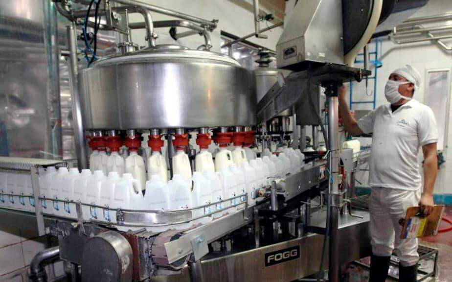 Las industrias tiene que seguir comprando leche y esto tiene varios impuestos más por pandemia