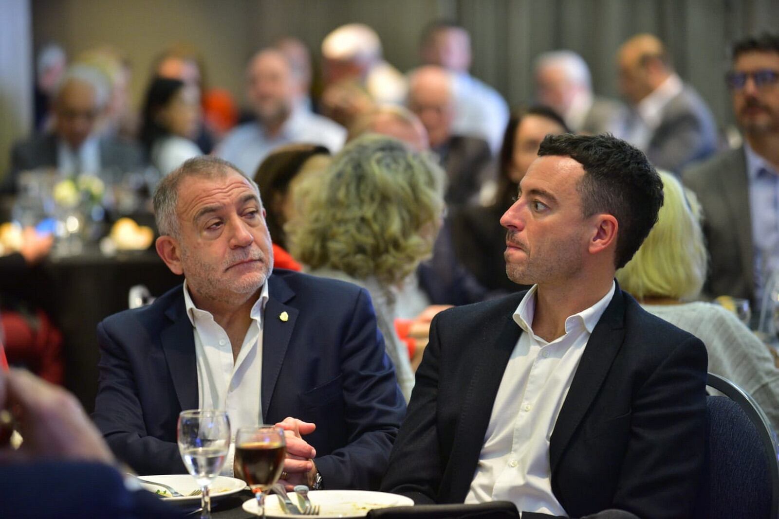 Luis Juez y Rodrigo de Loredo acompañaron a Vidal en Bolsa de Comercio de Córdoba.  (Ramiro Pereyra / La Voz)