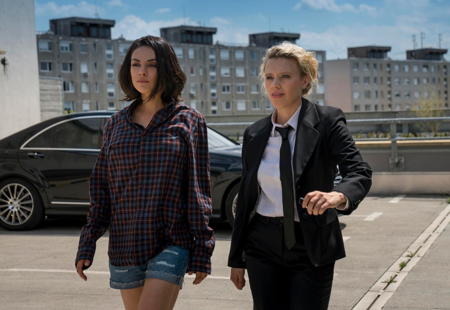 Audrey (Mila Kunis, left) and Morgan (Kate McKinnon, right) in THE SPY WHO DUMPED ME.  Photo Credit: Hopper Stone