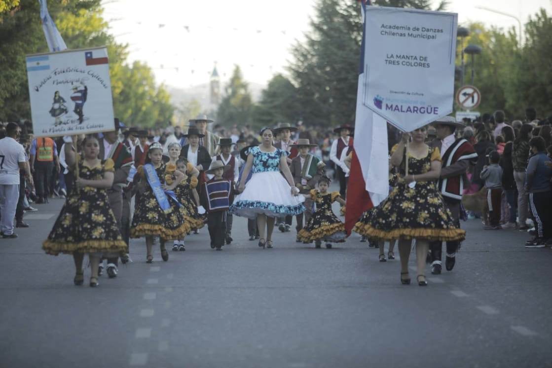 El desfile convocó a una multitud.