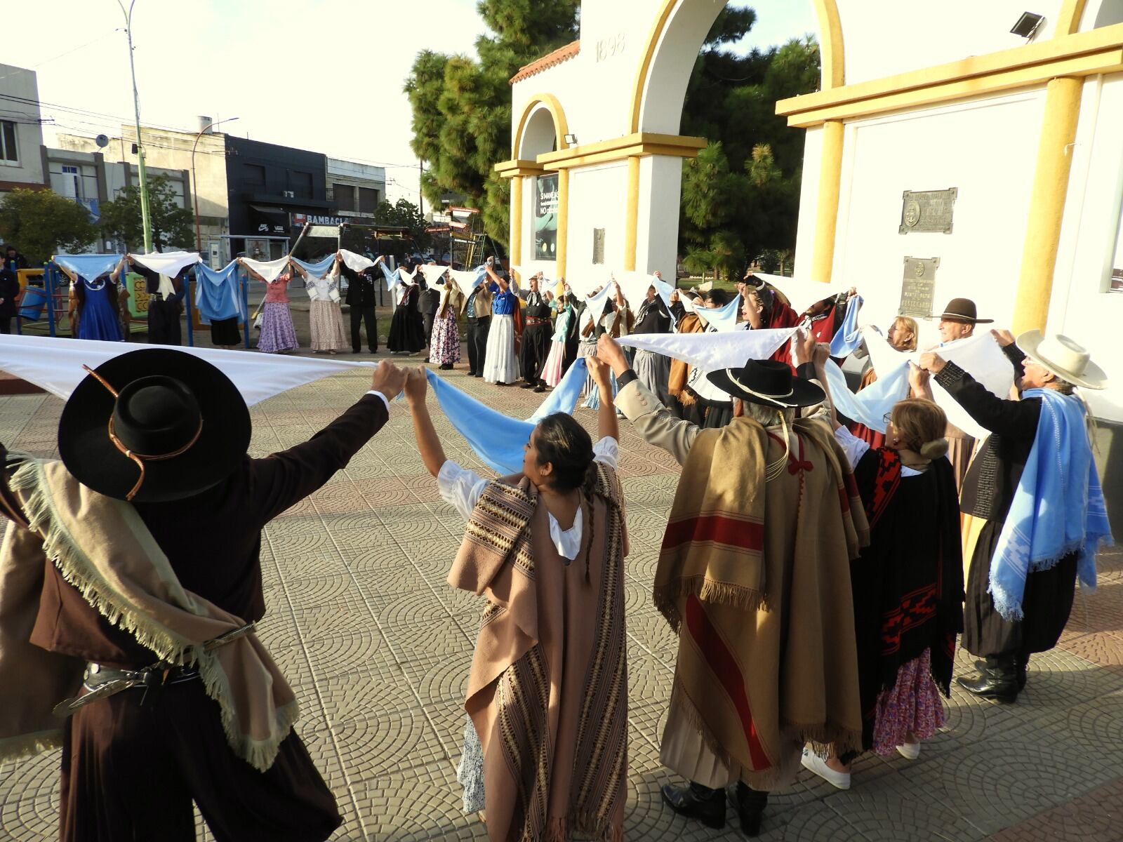 Se realizó el acto por el 213° aniversario de la Revolución de Mayo