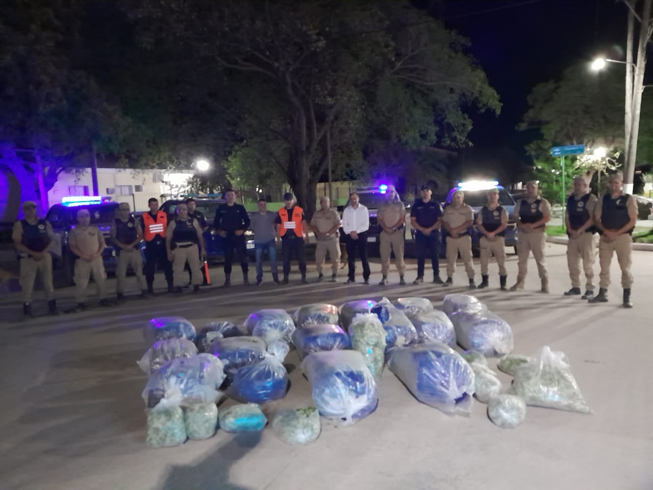 El hombre llevaba más de 15 bolsas con hojas de coca.