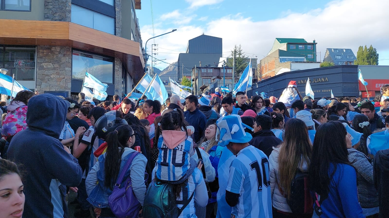 Ushuaia festeja a lo grande el pase de Argentina a la semifinal