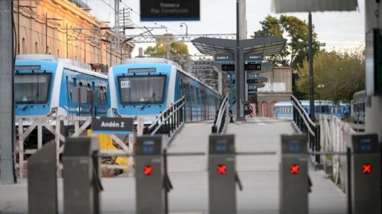 Los gremios de subtes y trenes también se adhirieron al paro nacional.