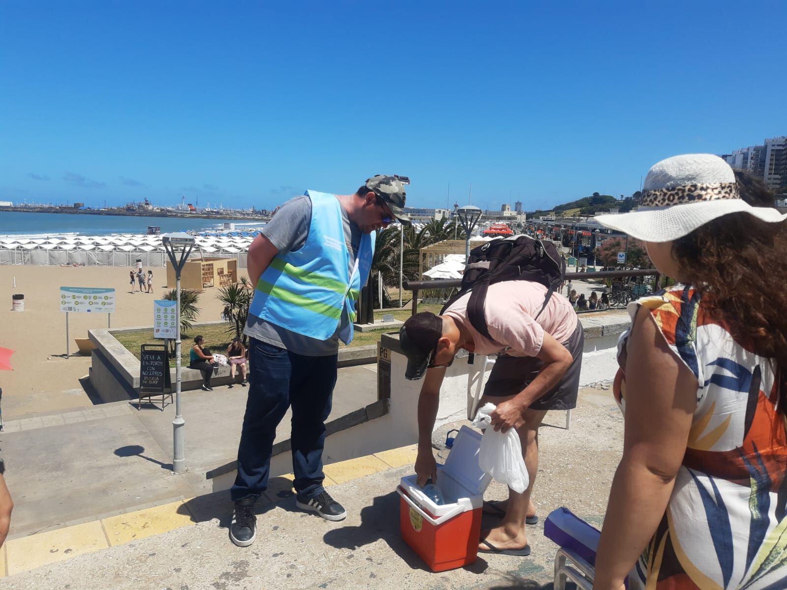 También, se supervisó el ingreso de bebidas alcohólicas y parlantes en accesos a la playa