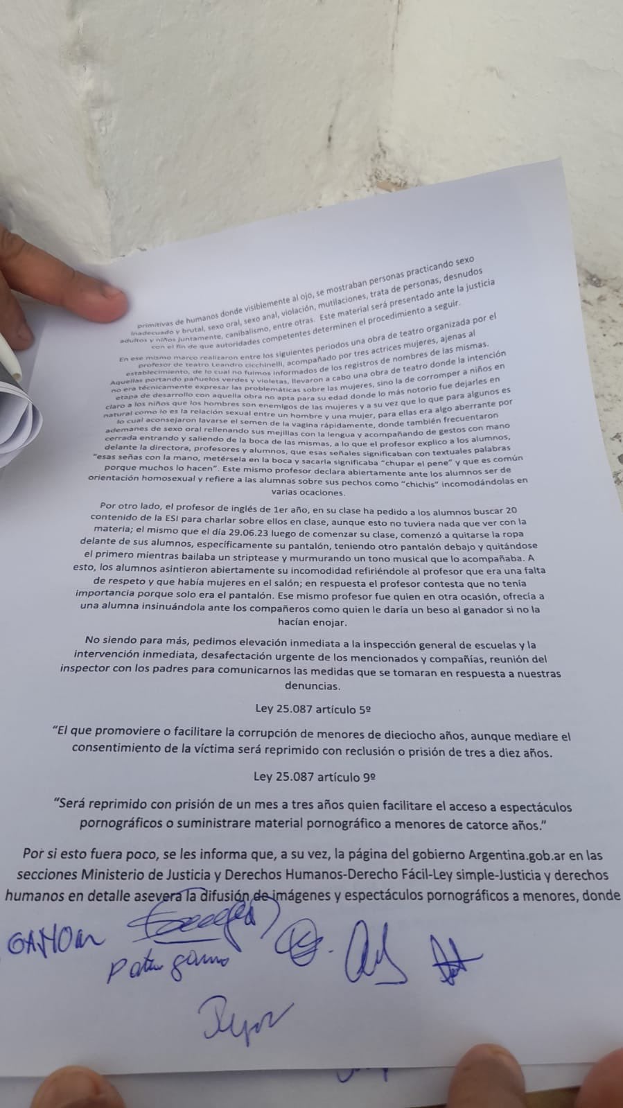 La carta que presentaron los padres a las autoridades de la institución.