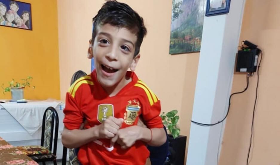 Marito Cuello, el santiagueño de 6 años que sueña con conocer al Dibu Martínez.