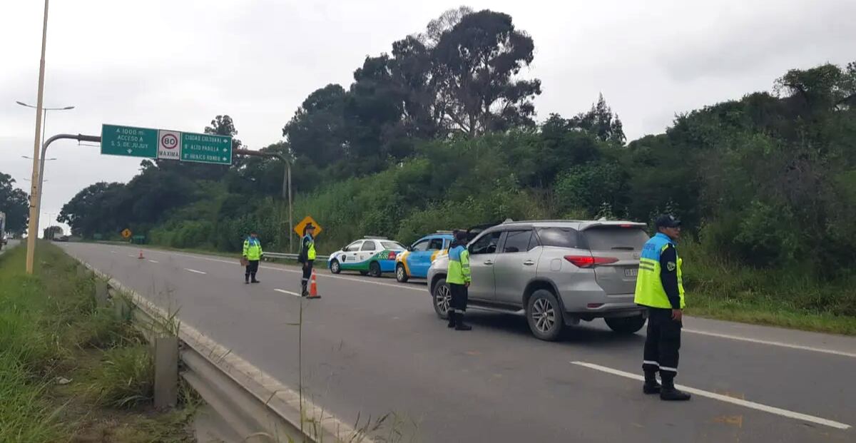 La Secretaría de Seguridad Vial de Jujuy realiza controles viales y de alcoholemia en puntos estratégicos de la provincia con el objetivo de concientizar a los ciudadanos sobre la conducción responsable y las consecuencias negativas de hacerlo bajo los efectos del alcohol.