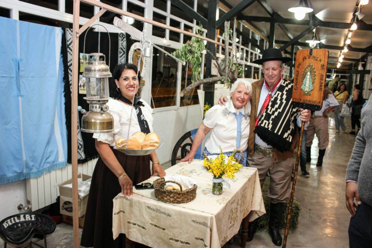 Tres Arroyos: Exitoso acto de apertura en de la fiesta tradicionalista “Entre Asados y Relinchos”