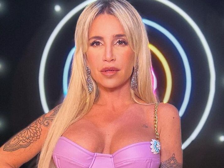 Florencia Peña enloqueció a sus fans con un vestido engomado rosa.