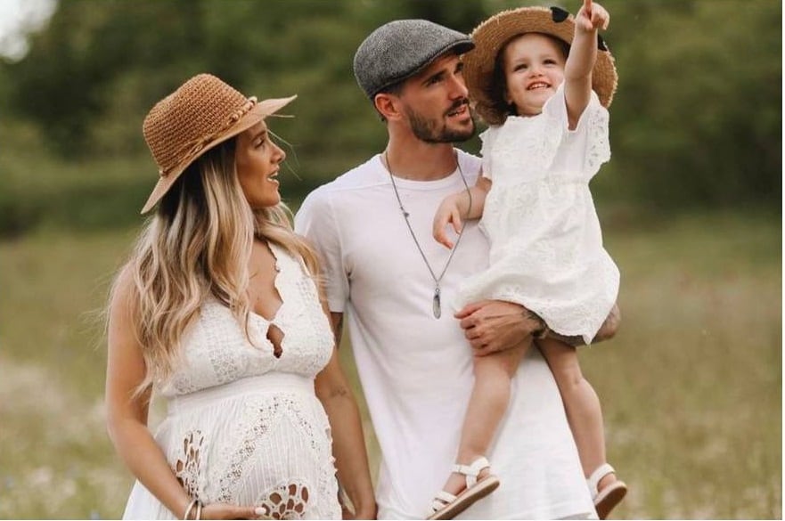 Rodrigo de Paul junto a su hija Francesca y su expareja Camila Homs, antes del nacimiento de Bautista.