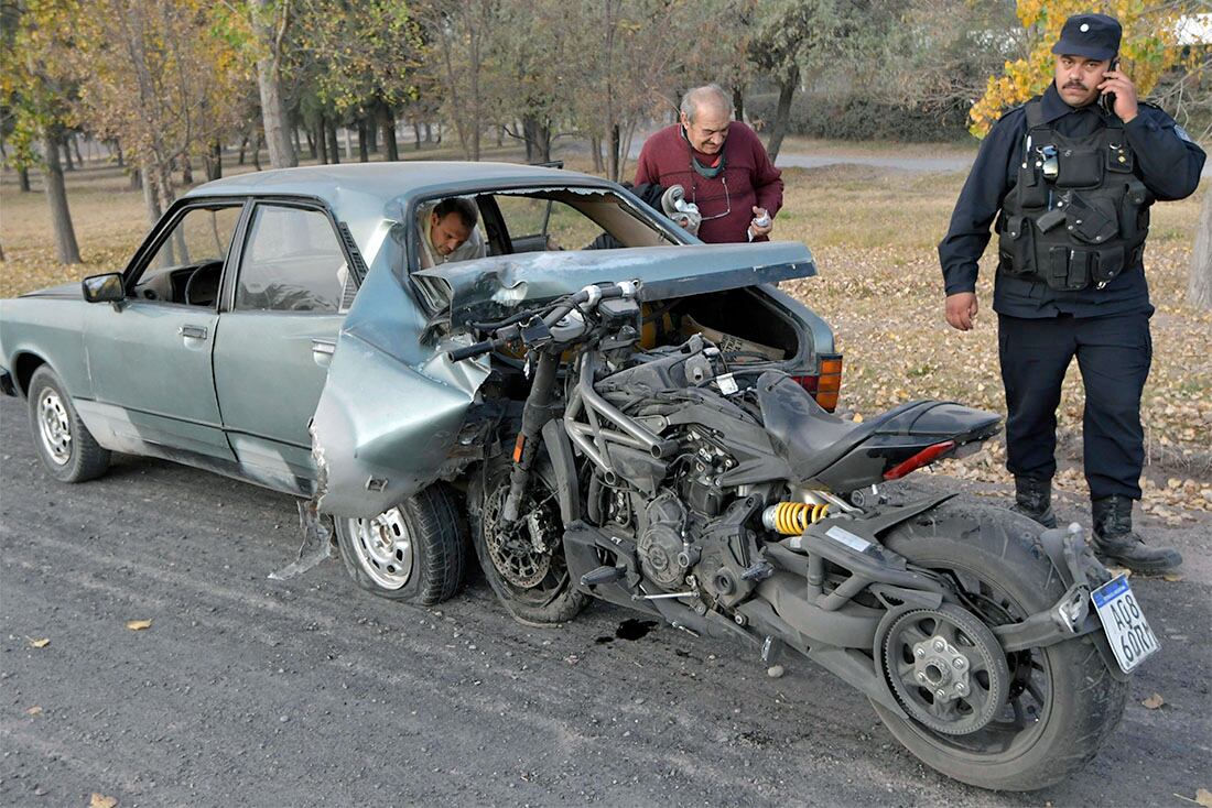 08 de Mayo Mendoza Policiales
Accidente automovilístico 
La ex Reina Nacional de la Vendimia Giuliana Lucoski y su pareja resultaron heridos tras un accidente de tránsito en Acceso Sur Luján de Cuyo, informaron fuentes policiales
Foto: Orlando Pelichotti / Los Andes