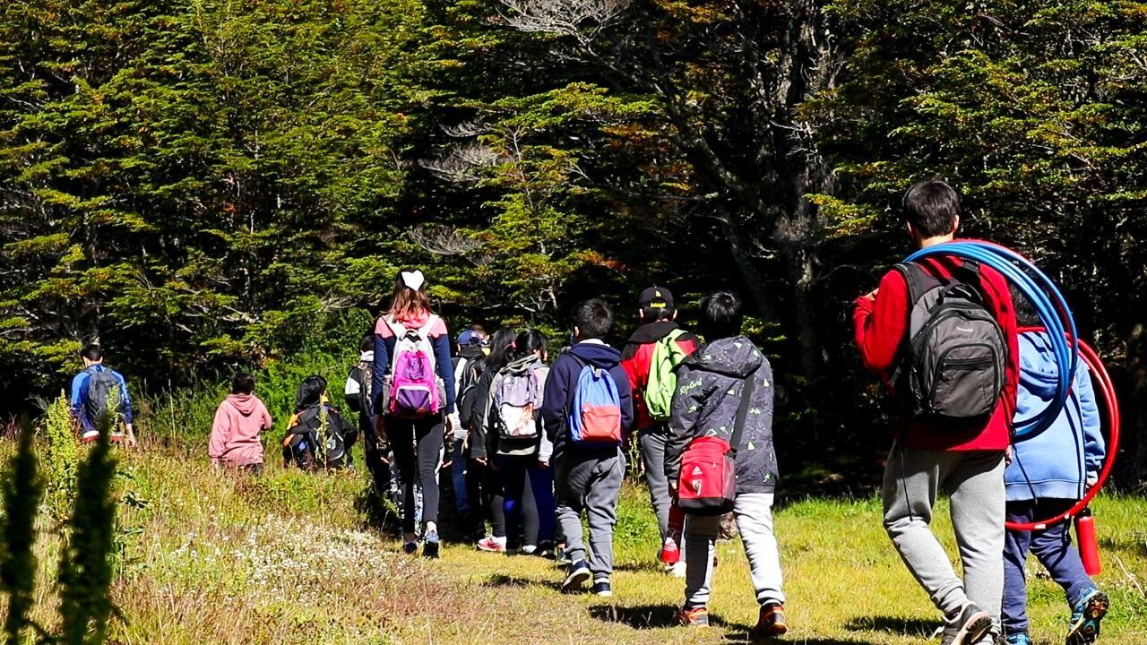 Las colonias de verano organizadas por la Municipalidad de Ushuaia en barrios de la ciudad cumplieron su primera semana de actividades. Con sedes en el SUM del KyD.