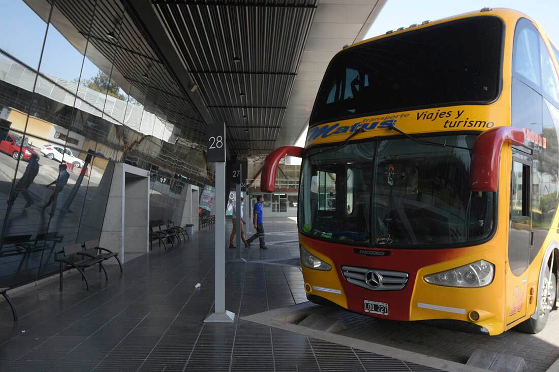 Los pasajes en colectivo desde Mendoza a Buenos Aires cuestan entre $9.000 a $17.000 según la categoría de asientos. 