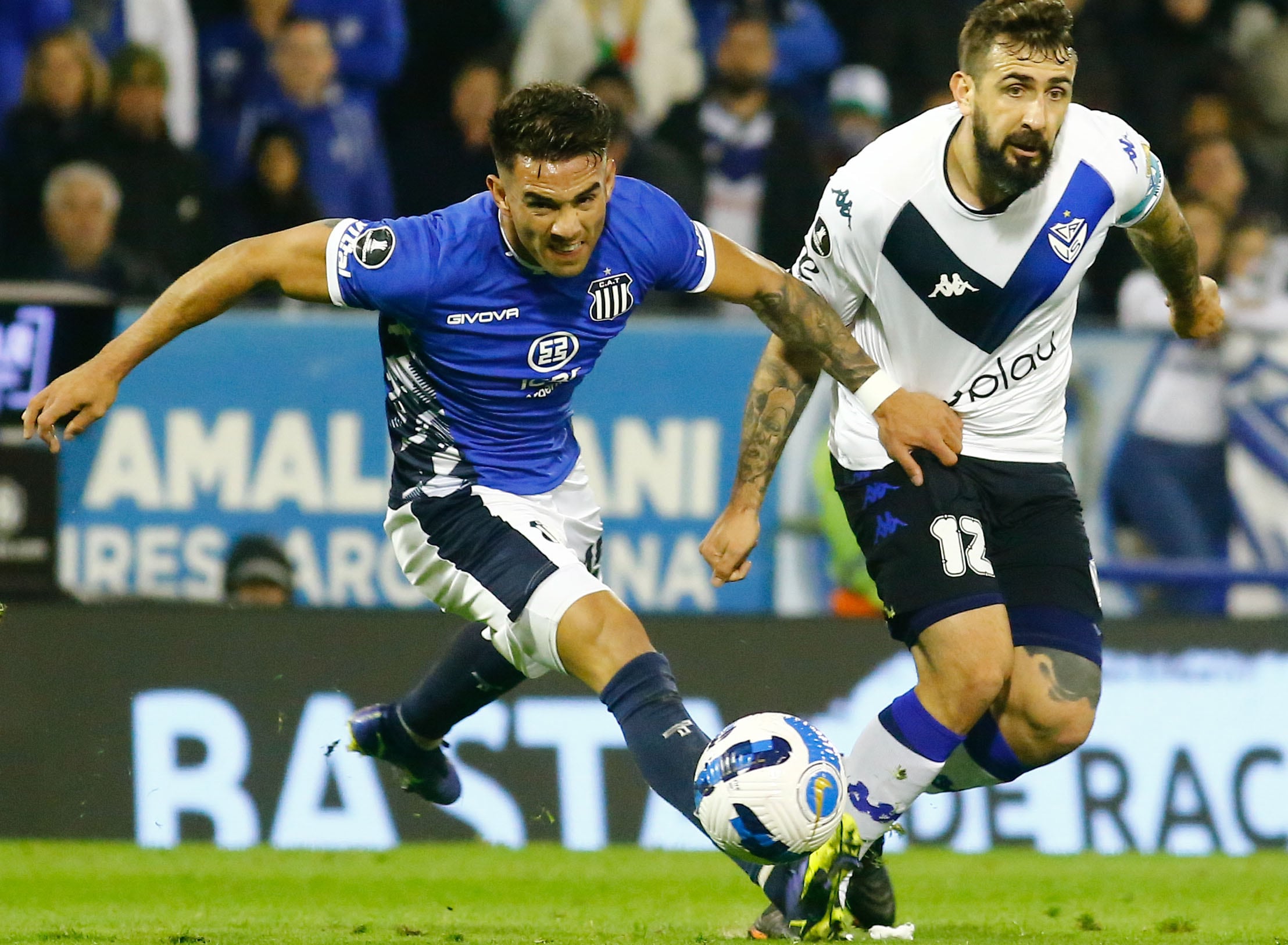 Enzo Díaz en el partido de Talleres ante Vélez por la Copa Libertadores. (Fotobaires)