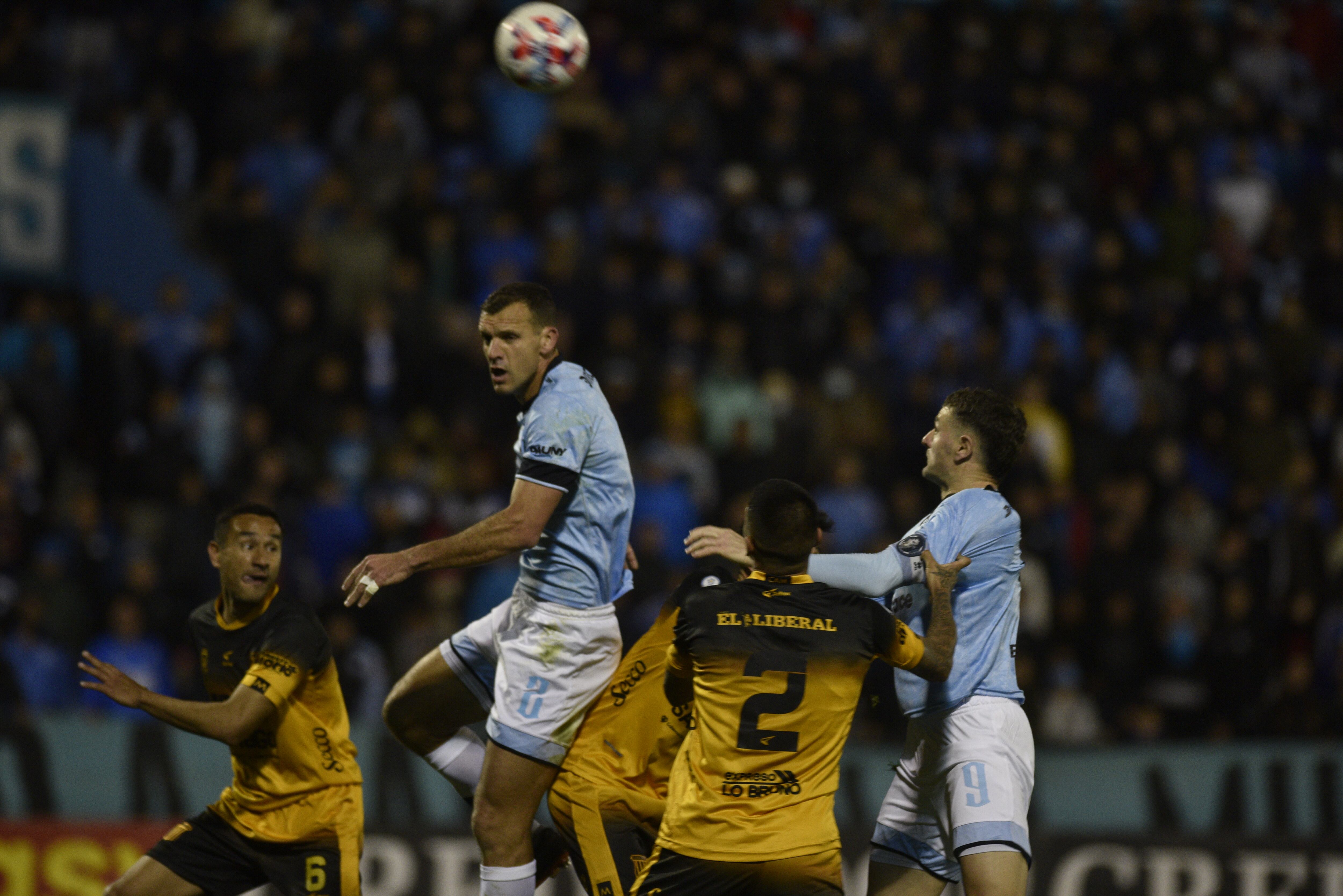 Belgrano enfrentó a Mitre en el Gigante de Alberdi por la Primera Nacional. (Ramiro Pereyra / La Voz)