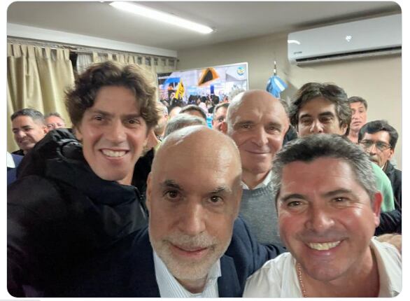 La foto que publicó Martín Lousteau tras el triunfo de Orrego en San Juan.