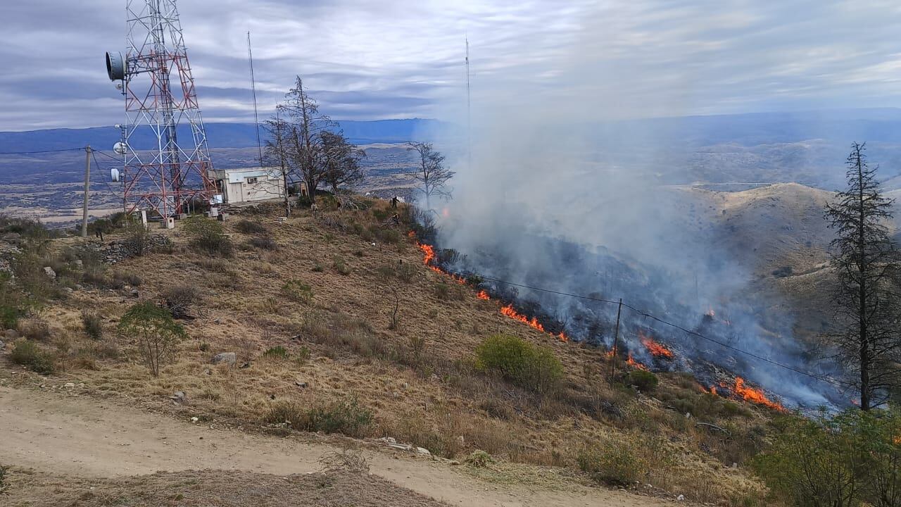 Controlaron el fuego en la Estación Astrofísica de Bosque Alegre.