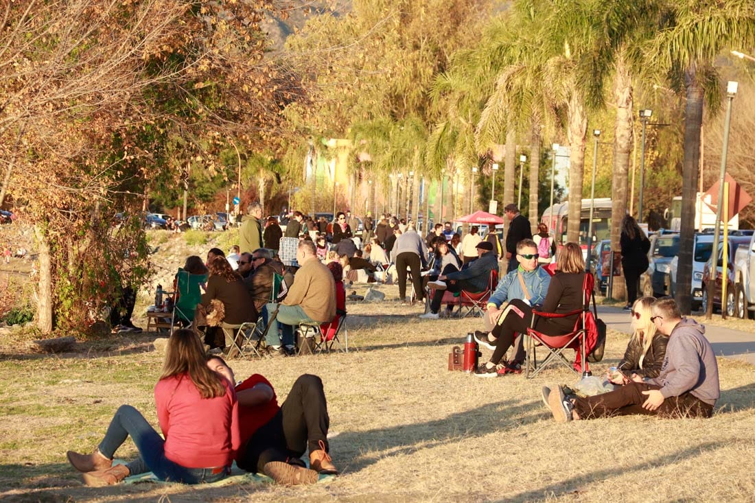 Turismo fin de semana super largo en la costanera de Carlos Paz (Yanina Aguirre / La voz) 