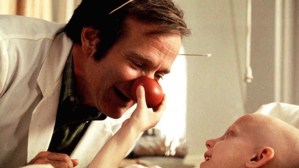 Robin Williams en uno de sus papeles más geniales en la interpretación del médico Patch Adams (AP). 