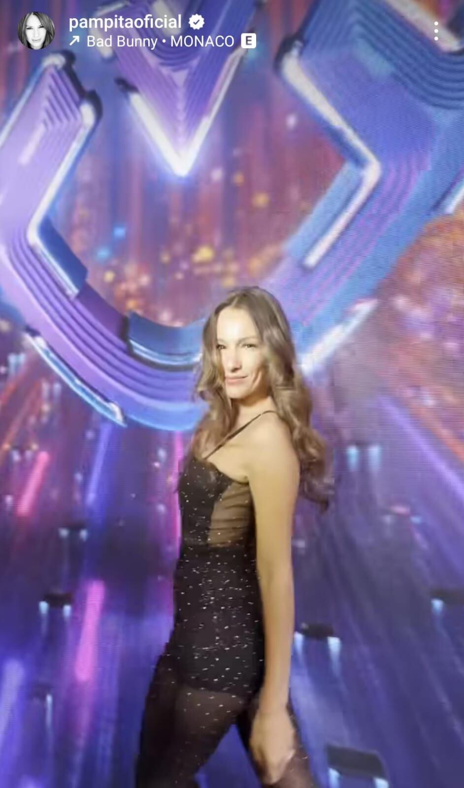 Transparencias y brillos: Pampita encendió la pista del Bailando con un look para el infarto