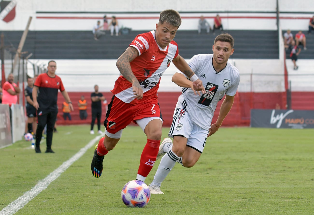 El Deportivo Maipú no pasó del empate ante el Deportivo Riestra, en el estadio Omar Higinio Sperdutti, en el marco de la fecha 7 de la Zona B del torneo de la Primera Nacional.resultado final 


.Foto : Orlando Pelichotti