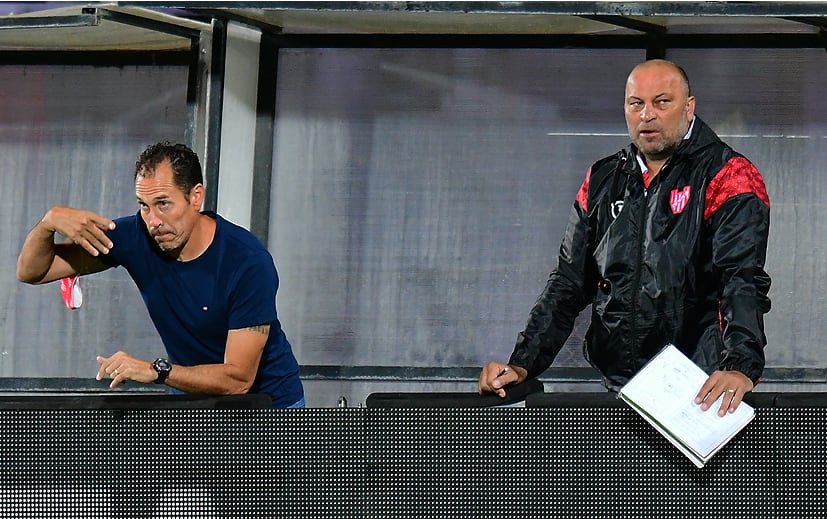 Lucas Bovaglio, DT de Instituto, junto a Daniel Jiménez, director deportivo de La Agustina y colaborador del club. (Gentileza Tenfield).